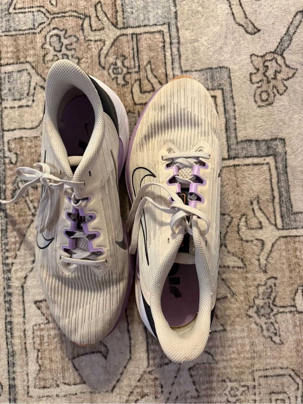 Nike Women’s White & Lavender Running Shoes